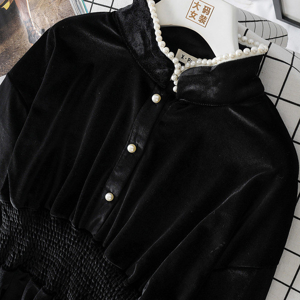 Bluză de damă modernă cu mâneci lungi și nasturi de culoare neagră