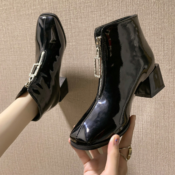 Ghete de dama moderne cu fermoar de culoare neagra si toc gros