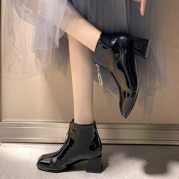 Ghete de dama moderne cu fermoar de culoare neagra si toc gros