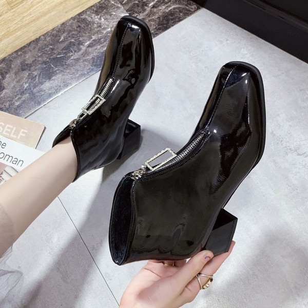 Ghete de dama moderne cu fermoar de culoare neagra si toc gros