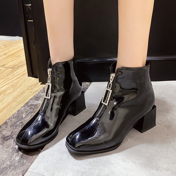 Ghete de dama moderne cu fermoar de culoare neagra si toc gros