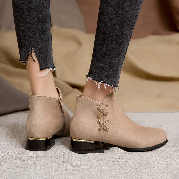 Ghete de dama moderne in negru si bej