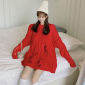 Pulover lung și lat cu motive rupte în roșu, verde și bej