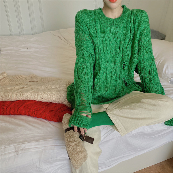 Pulover lung și lat cu motive rupte în roșu, verde și bej