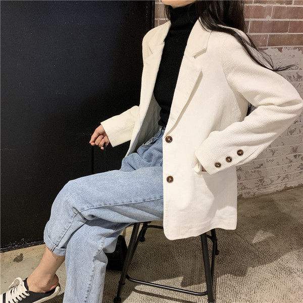 Modern női kordbársony kabát fehér színben, gombokkal