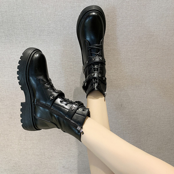 Model NOU de cizme de dama cu catarama de culoare neagra si captuseala moale