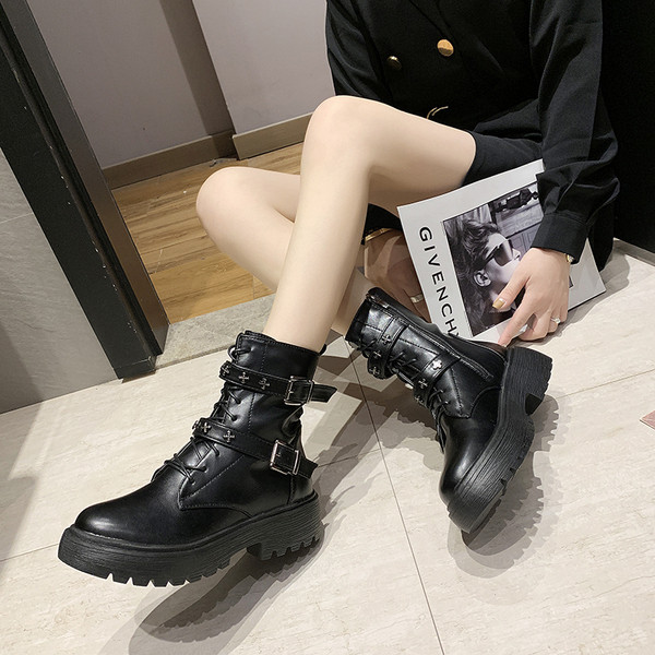 Model NOU de cizme de dama cu catarama de culoare neagra si captuseala moale