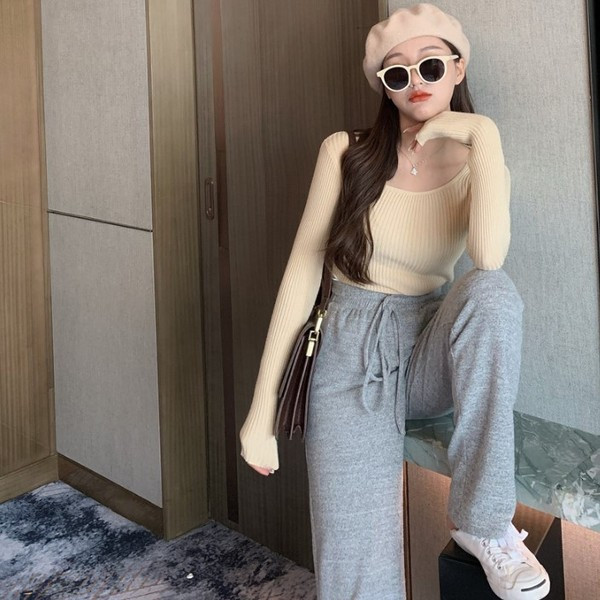 Női testhezálló blúz ovális nyakkivágással, több színben