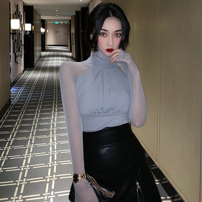 Bluză modernă, cu guler înalt și mâneci din tul