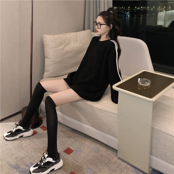 Bluză largă sport-casual în alb și negru