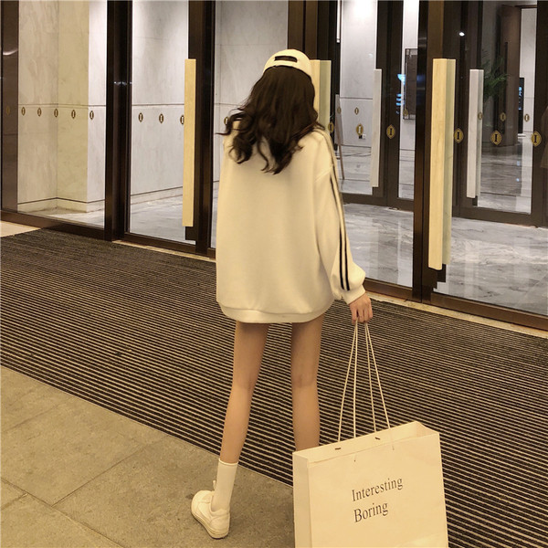 Bluză largă sport-casual în alb și negru