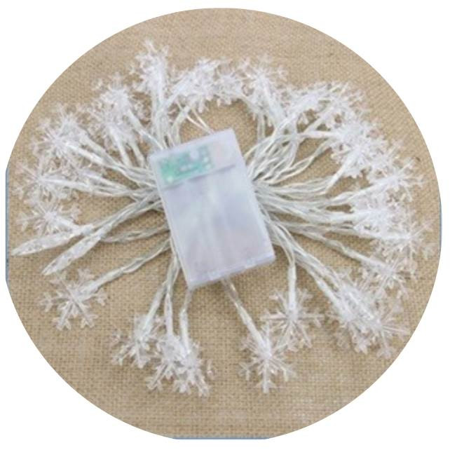 Lumini LED multicolore de Craciun in forma de fulgi de zapada - 5 metri