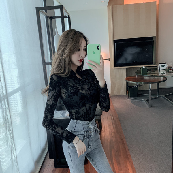 Cămașă modernă din tul, cu broderie în negru