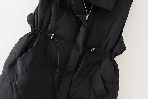 Vesta casual de dama potrivita pentru vesta de toamna cu fermoar si guler inalt in alb si negru