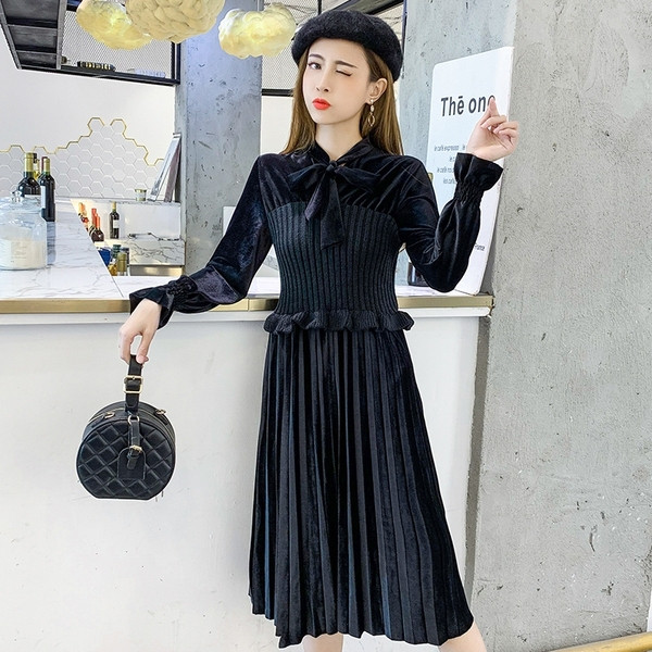 Rochie de dama model nou cu fusta plisata si maneci lungi