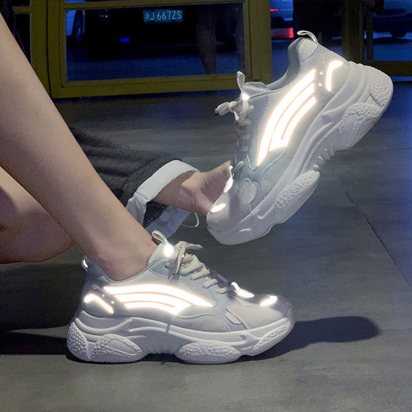 NOI adidași luminoși de damă cu platformă în negru și bej