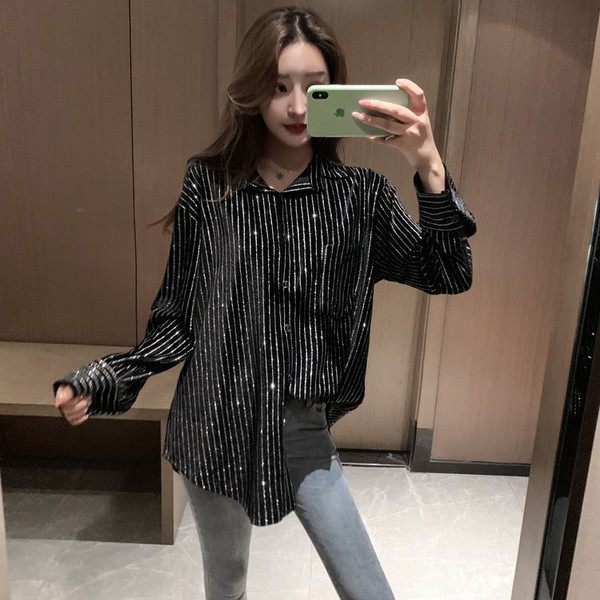 Cămașă lungă și largă de damă în negru cu efect strălucitor