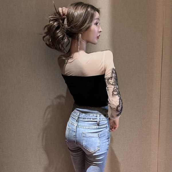 Bluză de damă din catifea și mâneci din tul cu dantelă