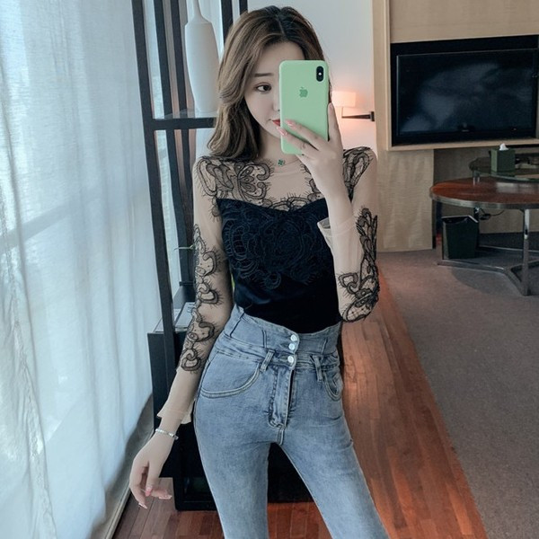 Bluză de damă din catifea și mâneci din tul cu dantelă