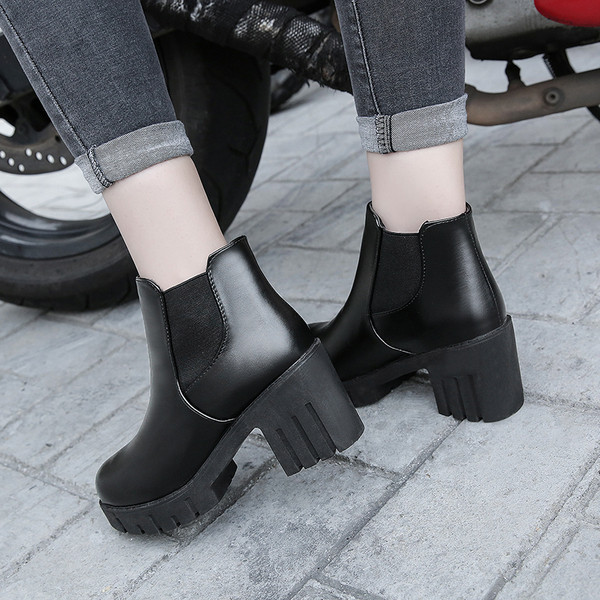 Ghete de dama moderne cu toc gros in negru si maro