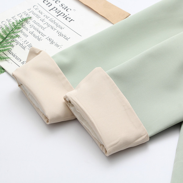 Geaca de dama moderna cu buzunare si nasturi in verde si negru