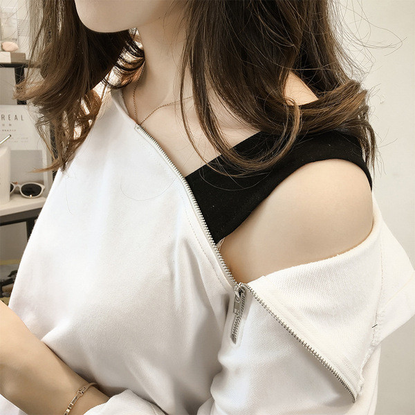 Bluză de damă modernă cu fermoar și glugă în alb-negru