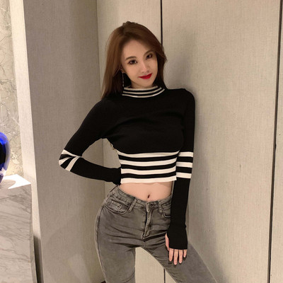 Pulover scurt cu dungi negru cu guler înalt