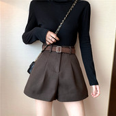 Pantaloni scurti de dama in trei culori cu curea