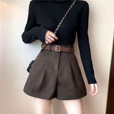 Pantaloni scurti de dama in trei culori cu curea