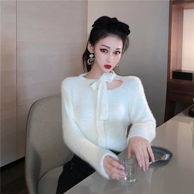 Pulover de damă pufos roz cu legături la decolteu