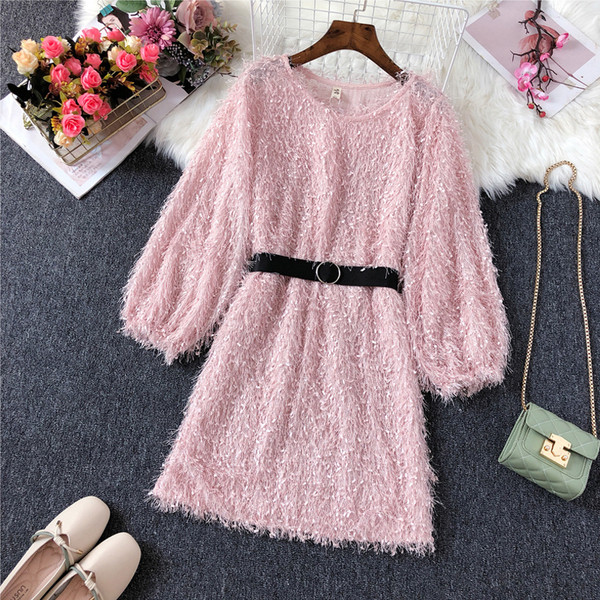 Rochie moderna de dama cu curea si decolteu o