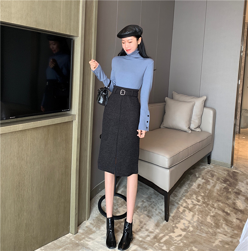 Fusta lungă mulata, cu fante și curea de culoare neagră