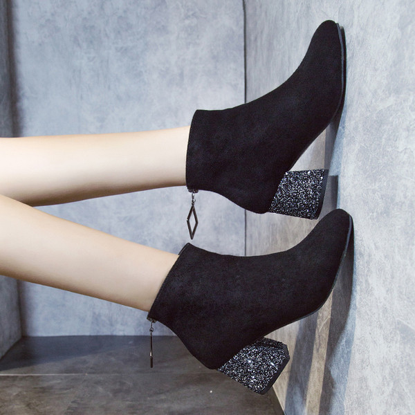 Cizme de dama elegante cu toc gros si fermoar de culoare neagra