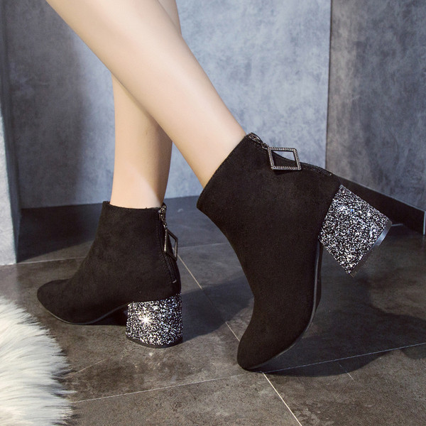 Cizme de dama elegante cu toc gros si fermoar de culoare neagra