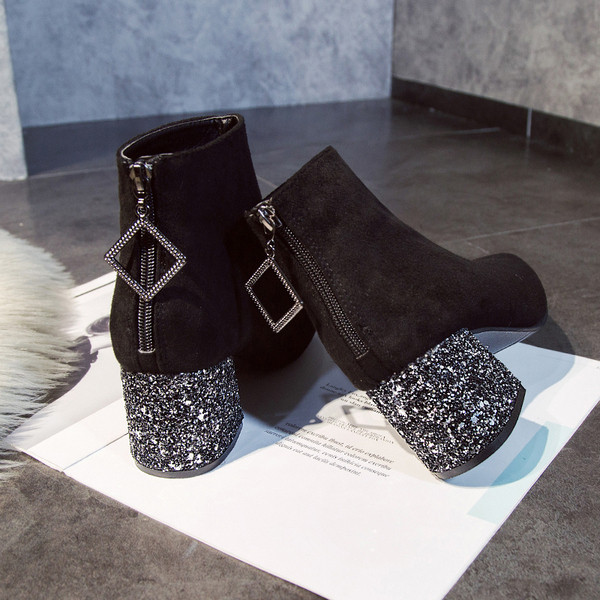 Cizme de dama elegante cu toc gros si fermoar de culoare neagra