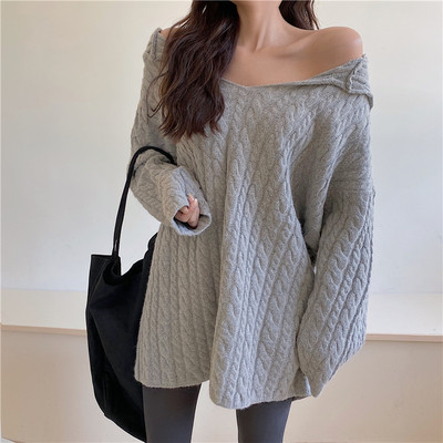 Pulover lung și lat, cu decolteu spitz și glugă în culorile gri și bej