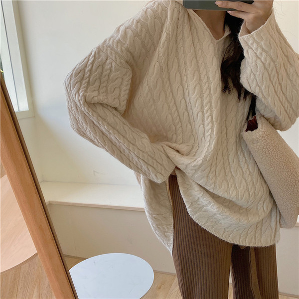 Pulover lung și lat, cu decolteu spitz și glugă în culorile gri și bej