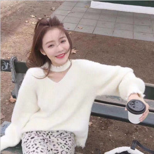 Pulover de iarnă de damă cu decolteu spitz în trei culori