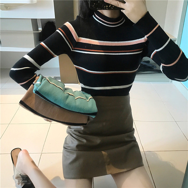 Bluza de dama in dungi cu decolteu rotund in mai multe culori