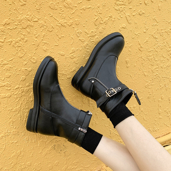 Cizme moderne de damă cu căptușeală moale în alb și negru