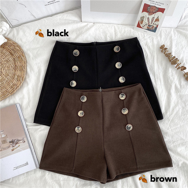 Pantaloni scurți în negru și maro cu nasturi