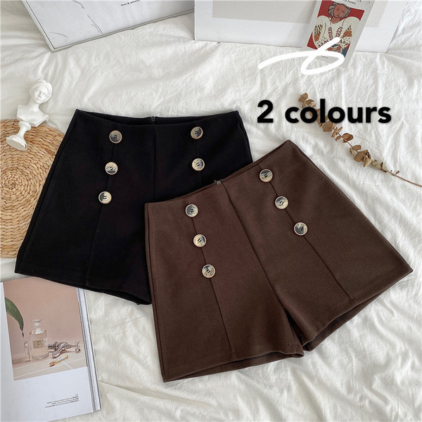 Pantaloni scurți în negru și maro cu nasturi