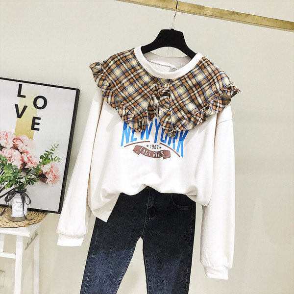 Bluza de dama actuala cu decolteu rotund si aplicatie in maro si bej