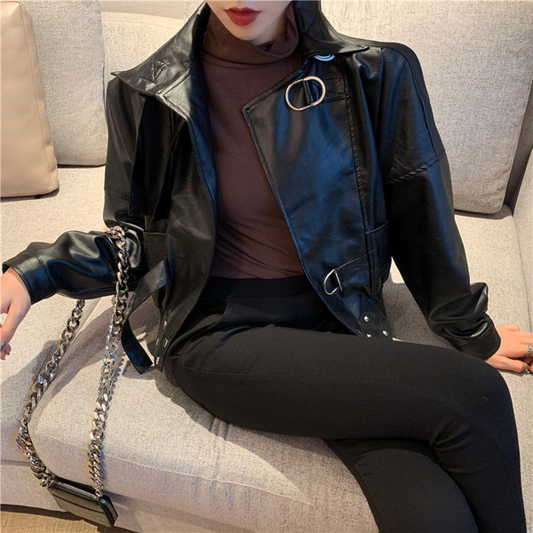 Geaca scurta casual din piele ecologica de culoare neagra