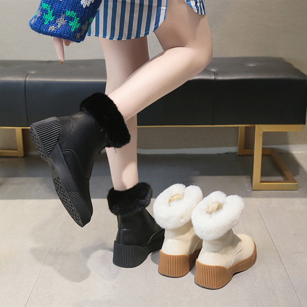 Cizme de dama cu puf si fermoar in alb si negru