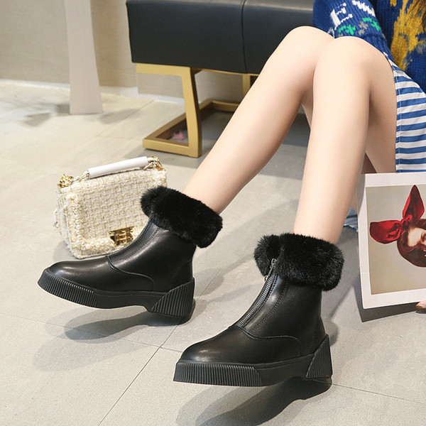 Cizme de dama cu puf si fermoar in alb si negru