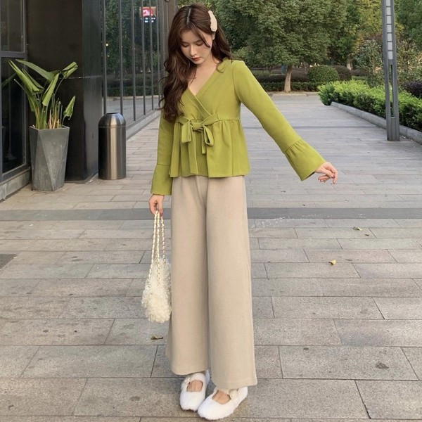 Γυναικεία μπλούζα με λαιμόκοψη και δεσμούς με πράσινο χρώμα