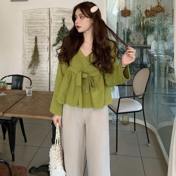 Γυναικεία μπλούζα με λαιμόκοψη και δεσμούς με πράσινο χρώμα
