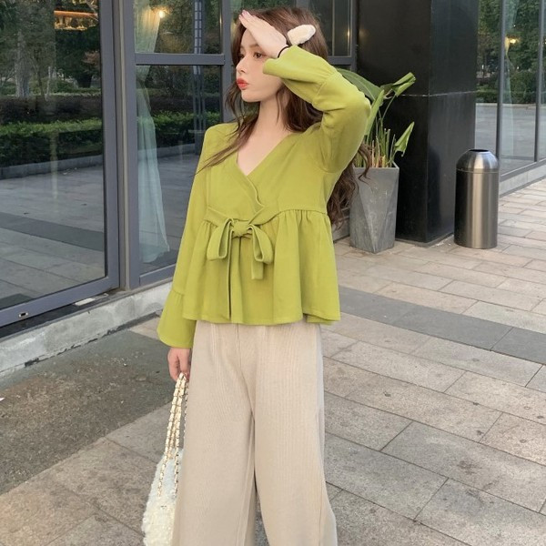 Γυναικεία μπλούζα με λαιμόκοψη και δεσμούς με πράσινο χρώμα