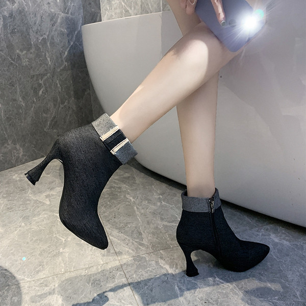 Ghete de dama moderne cu toc subtire in negru si albastru